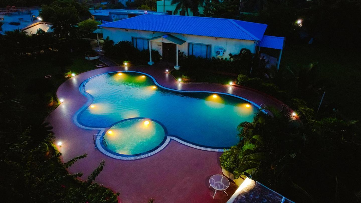 Chanakya Bnr Hotel Puri Exteriör bild