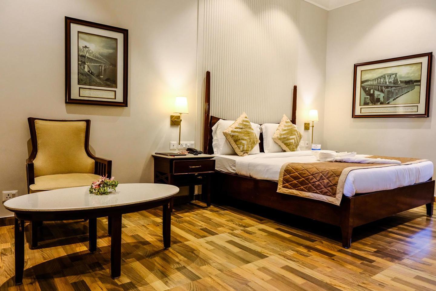 Chanakya Bnr Hotel Puri Exteriör bild