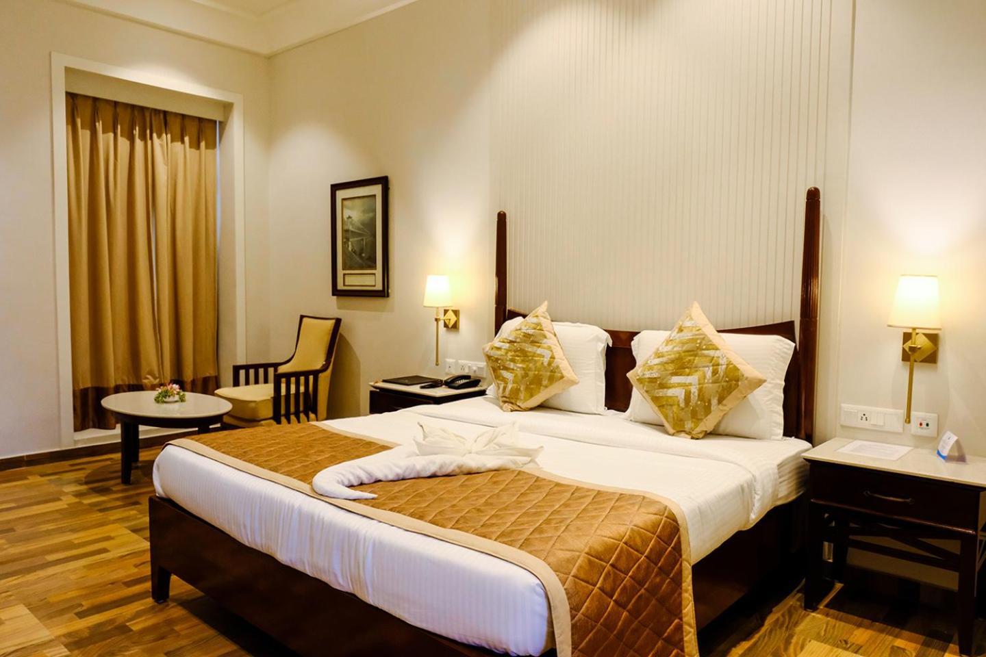 Chanakya Bnr Hotel Puri Exteriör bild