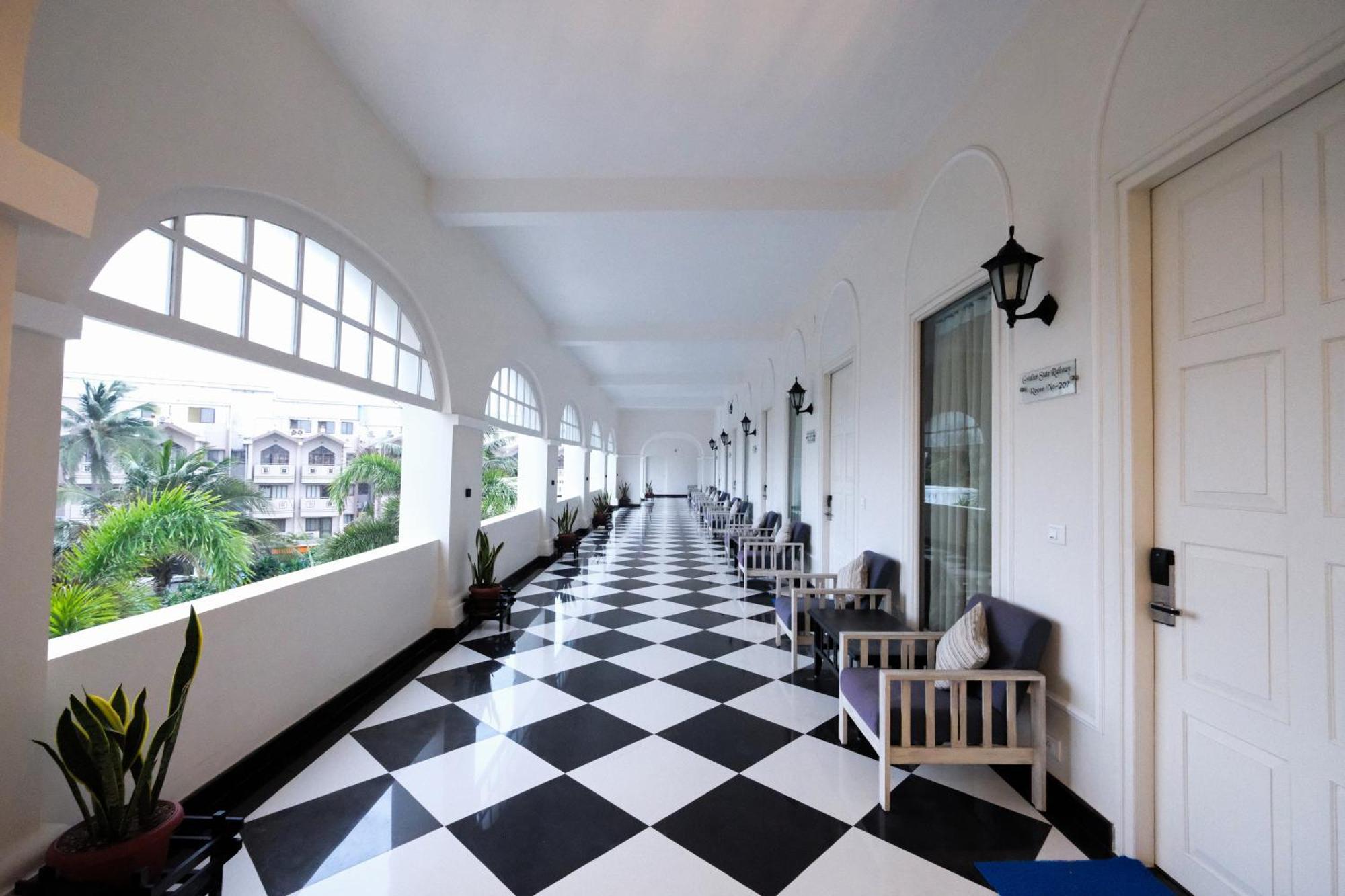 Chanakya Bnr Hotel Puri Exteriör bild
