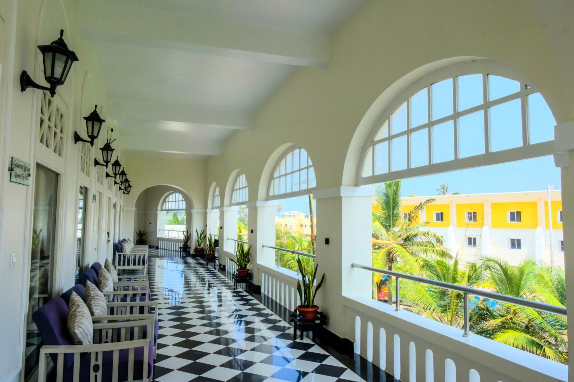 Chanakya Bnr Hotel Puri Exteriör bild