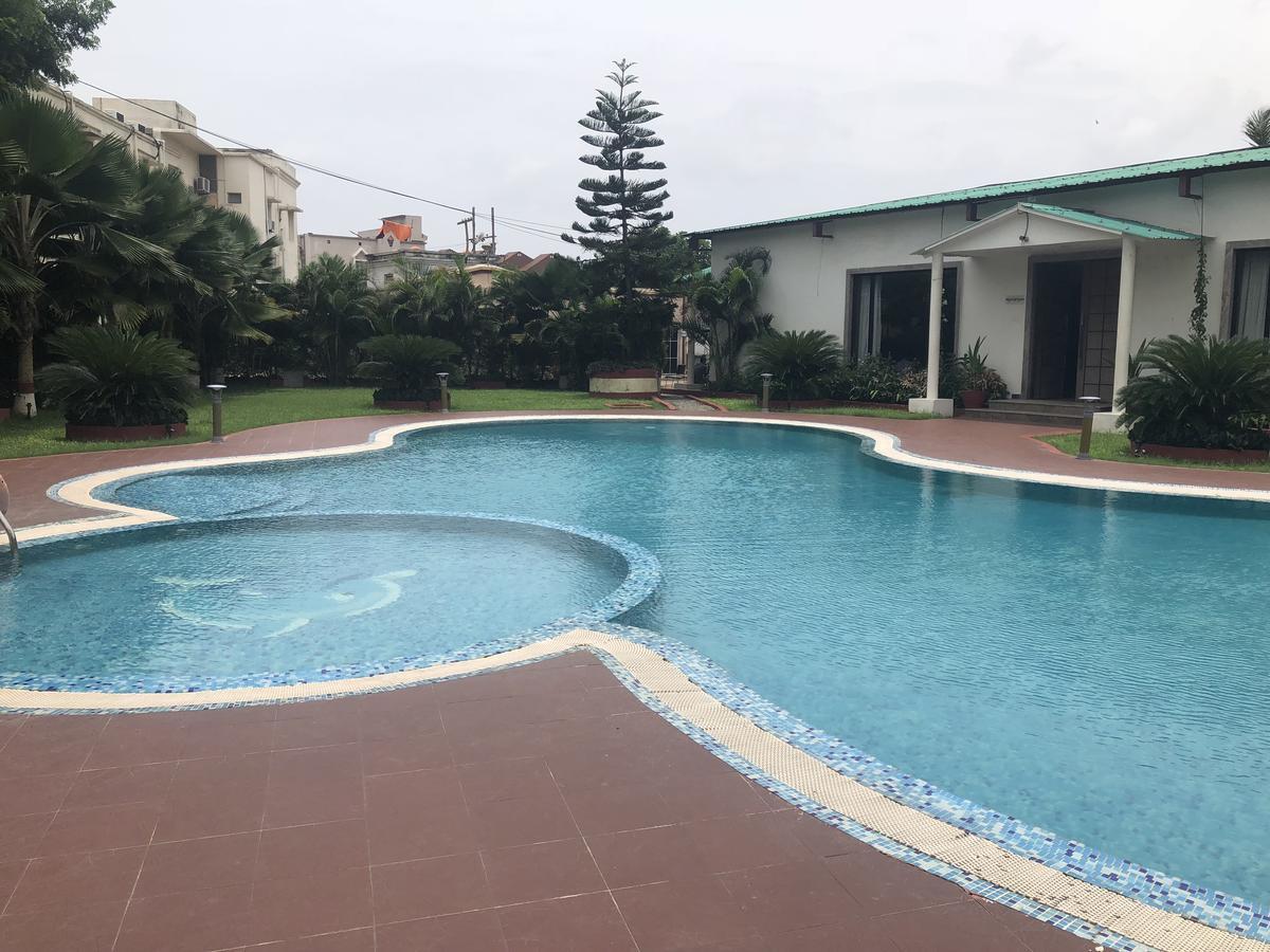 Chanakya Bnr Hotel Puri Exteriör bild