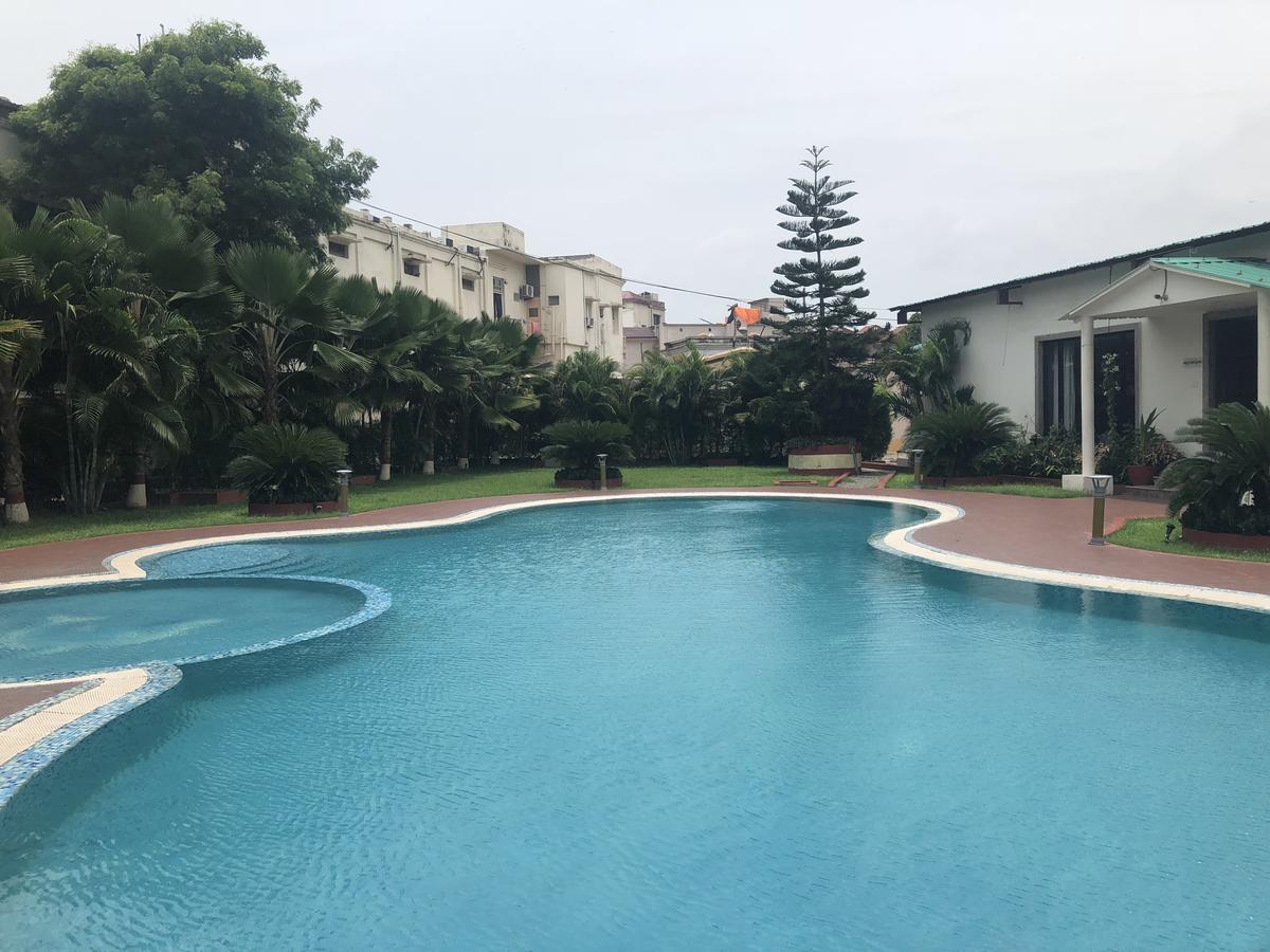Chanakya Bnr Hotel Puri Exteriör bild