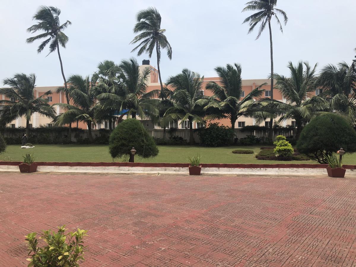 Chanakya Bnr Hotel Puri Exteriör bild